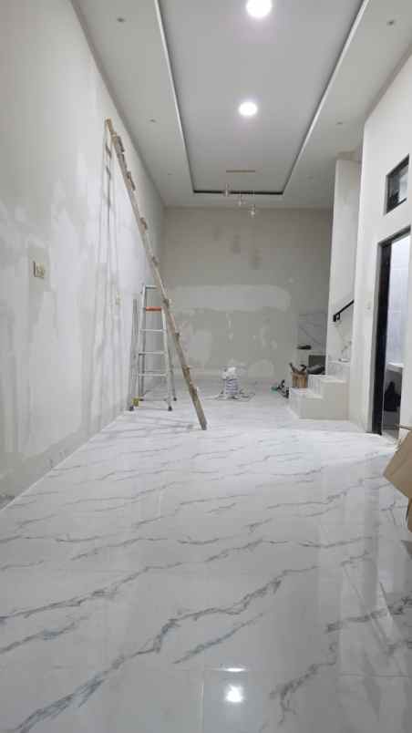 dijual rumah belakang mall kelapa gading