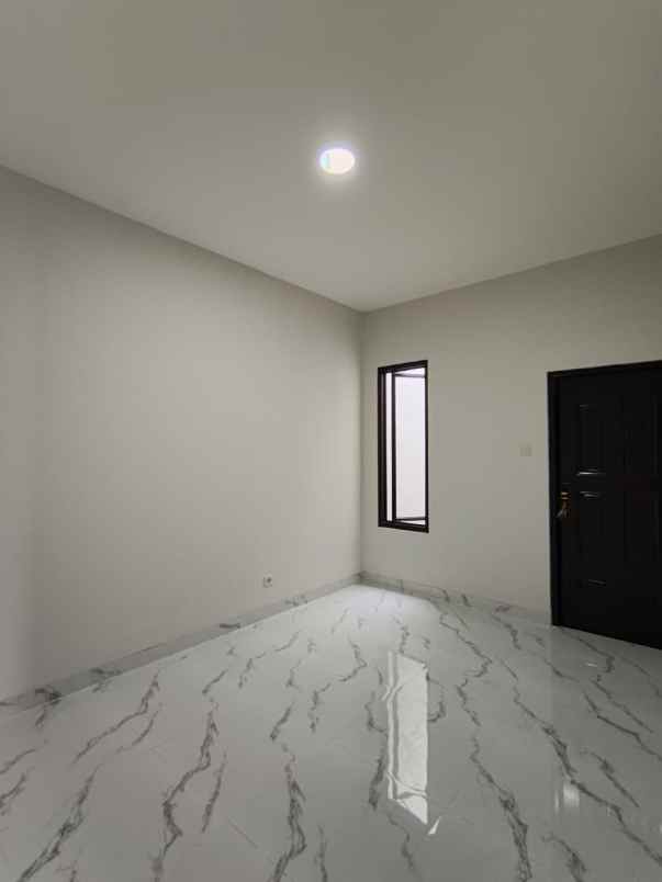 dijual rumah belakang mall kelapa gading