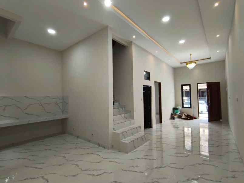 dijual rumah belakang mall kelapa gading