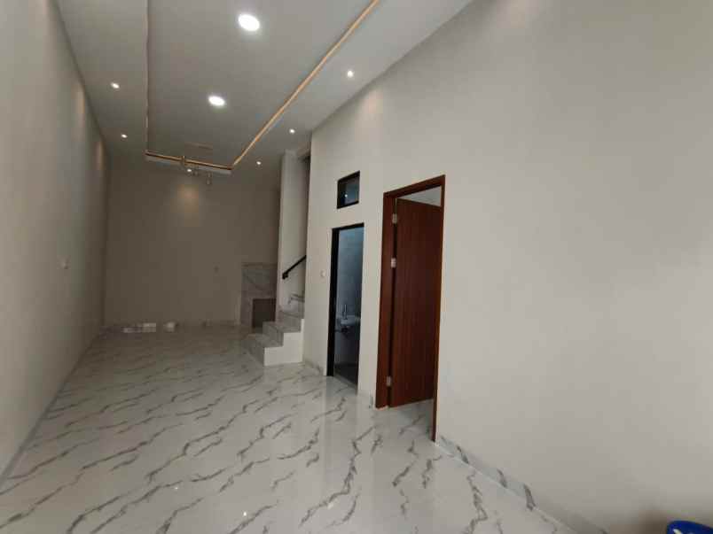 dijual rumah belakang mall kelapa gading