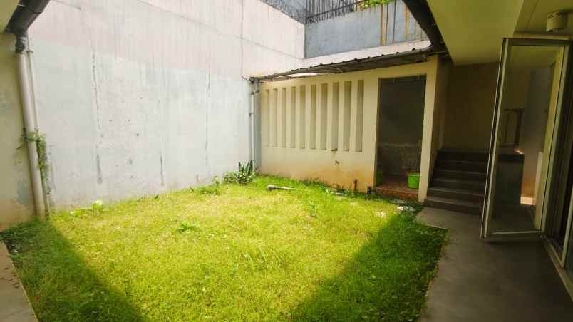 dijual rumah boulevard citra gran jatikarya