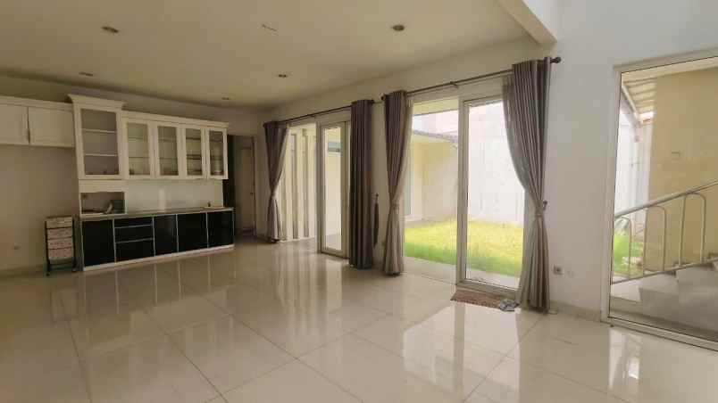dijual rumah boulevard citra gran jatikarya