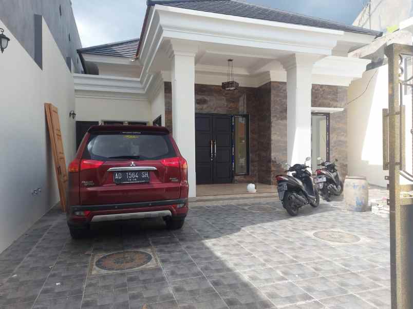 dijual rumah bratang binangun
