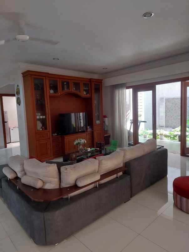 dijual rumah bumi bintaro