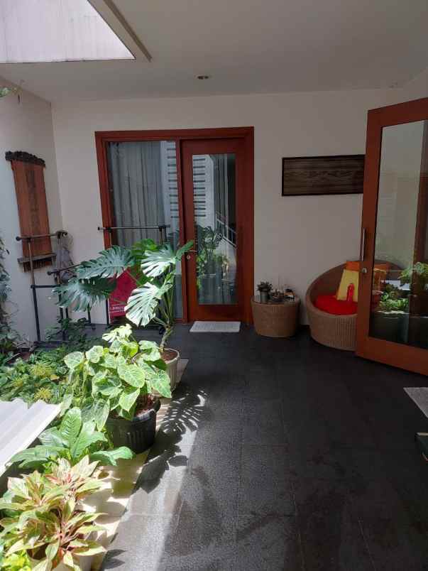 dijual rumah bumi bintaro