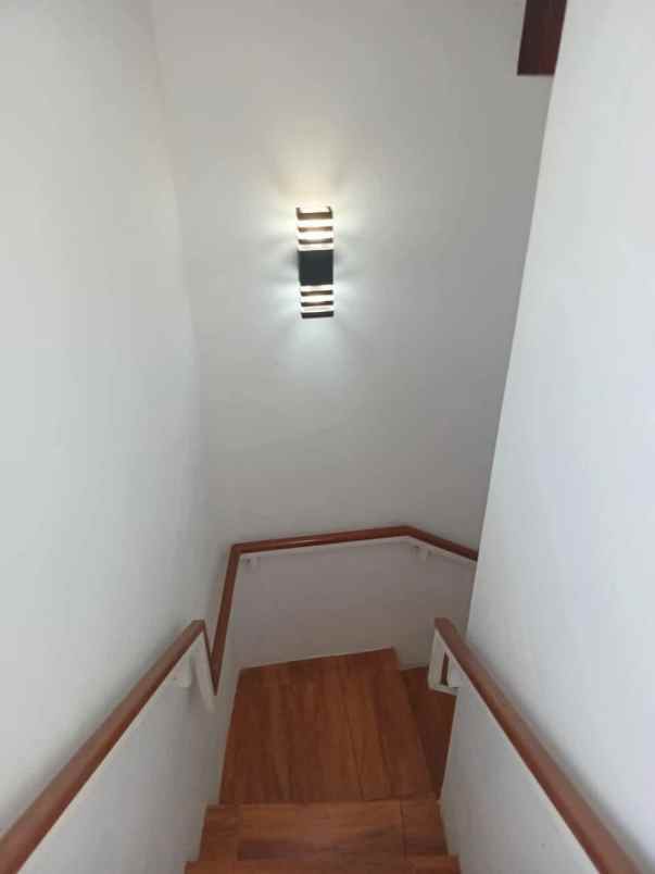 dijual rumah ciporeat