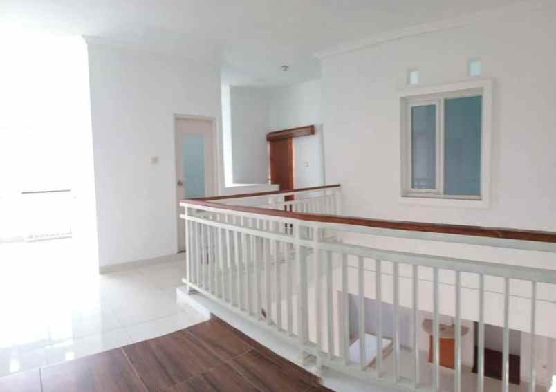 dijual rumah ciporeat