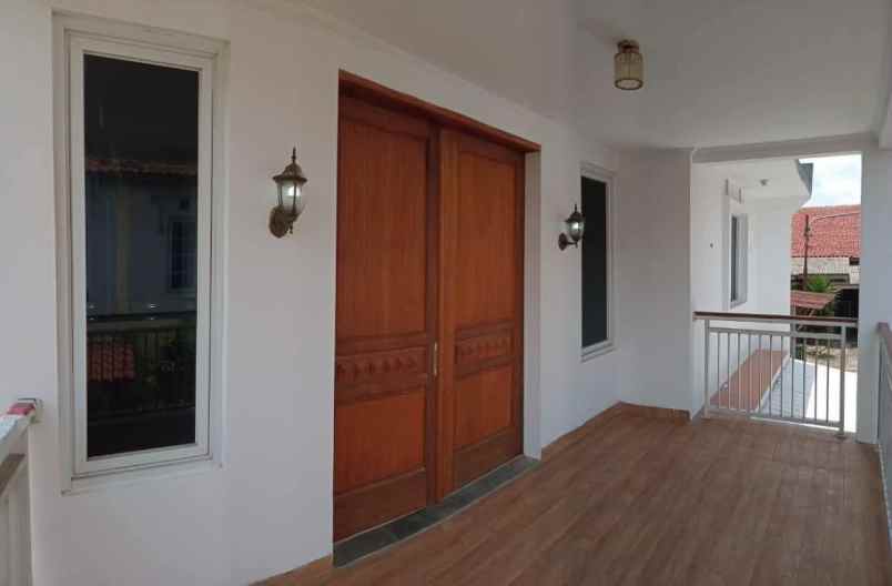 dijual rumah ciporeat
