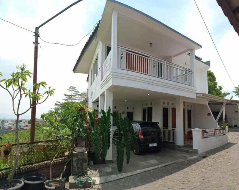 dijual rumah ciporeat