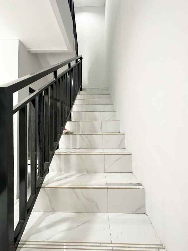 dijual rumah ciracas