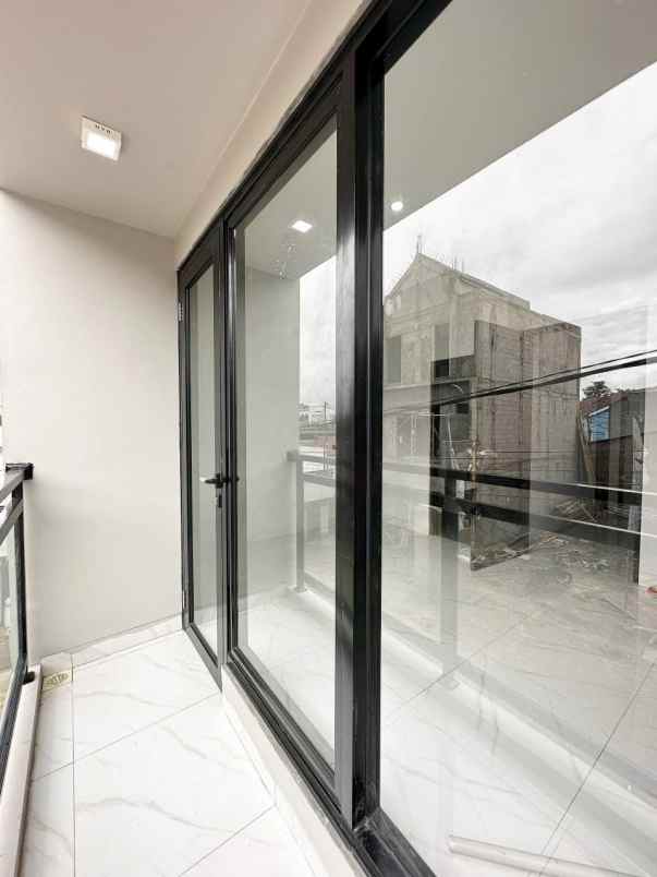 dijual rumah ciracas