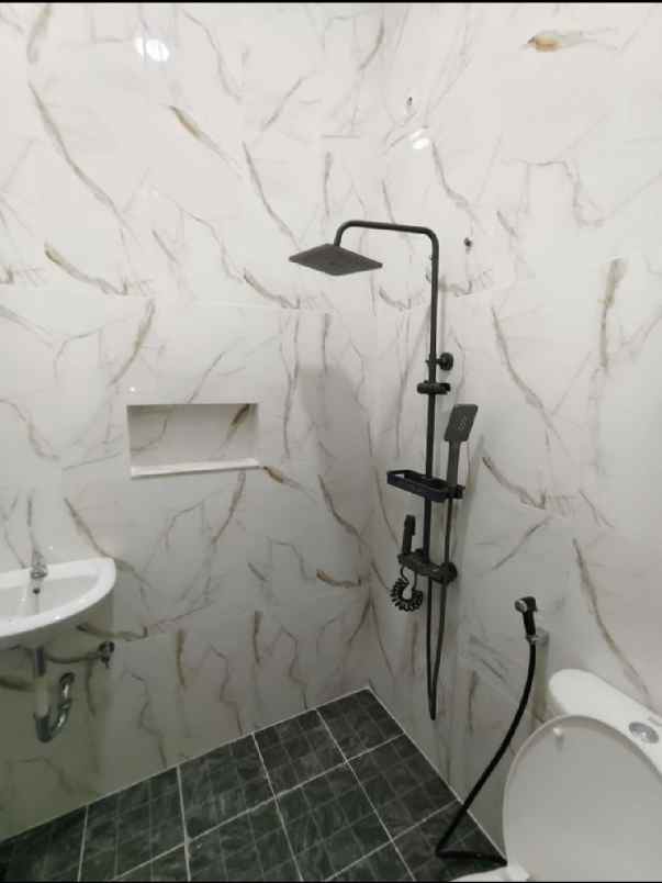 dijual rumah cisaranten