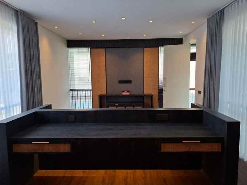 dijual rumah citraland surabaya