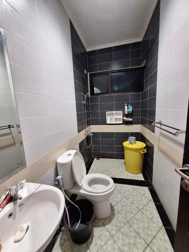 dijual rumah cluster aralia harapan