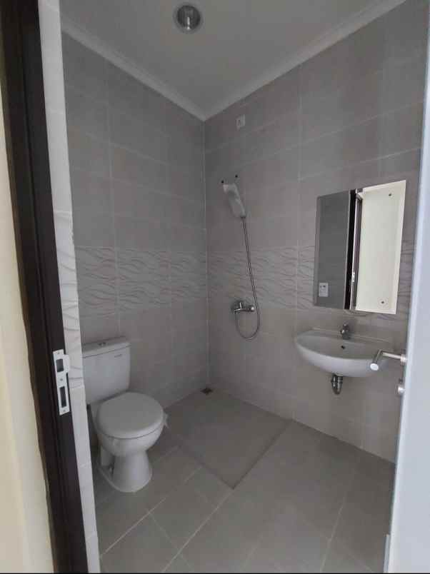 dijual rumah cluster cherry ville grand