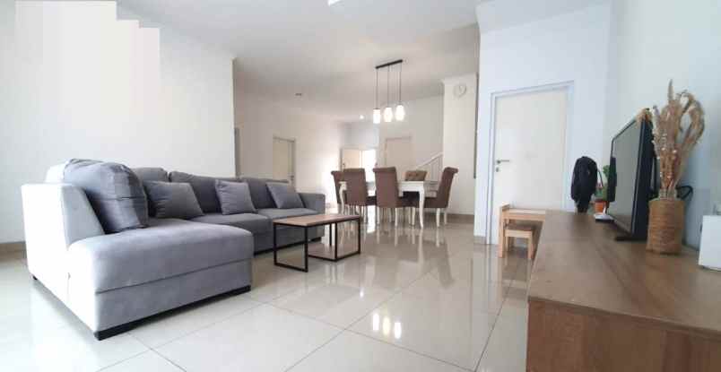 dijual rumah cluster lantana jgc