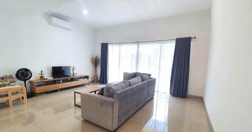 dijual rumah cluster lantana jgc