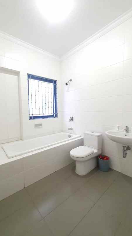 dijual rumah cluster lantana jgc