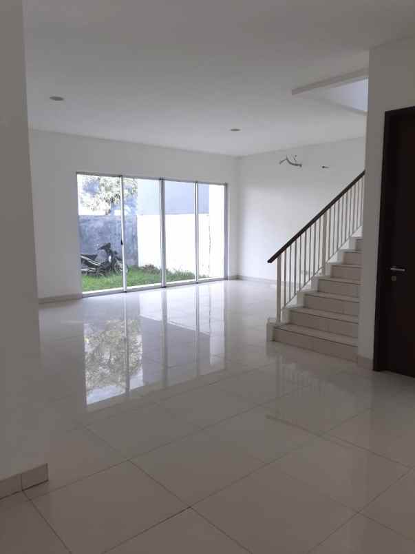 dijual rumah cluster palm spring jgc