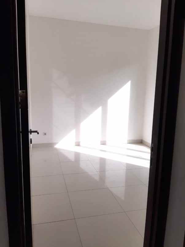 dijual rumah cluster palm spring jgc