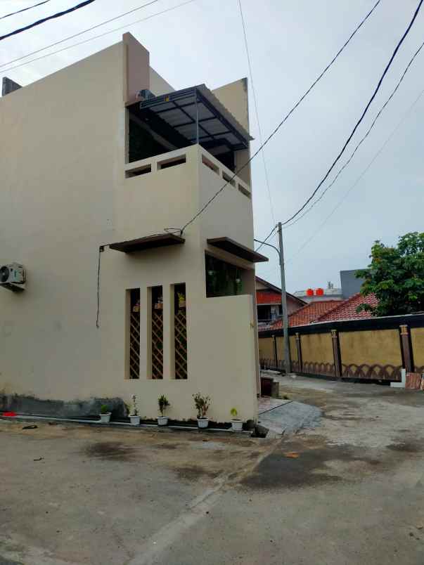 dijual rumah condet