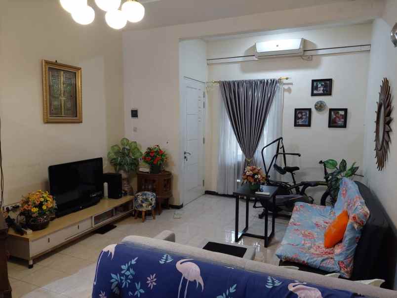 dijual rumah deltasari waru