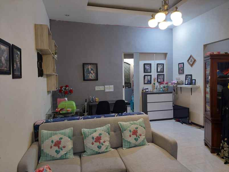 dijual rumah deltasari waru