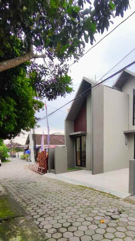 dijual rumah denokan