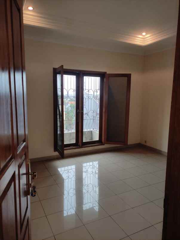 dijual rumah deplu kreo