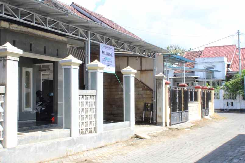 dijual rumah desa dadapan kec kabat kab