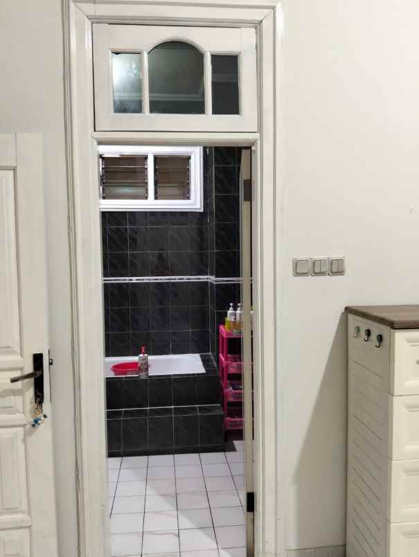 dijual rumah dharmahusada indah