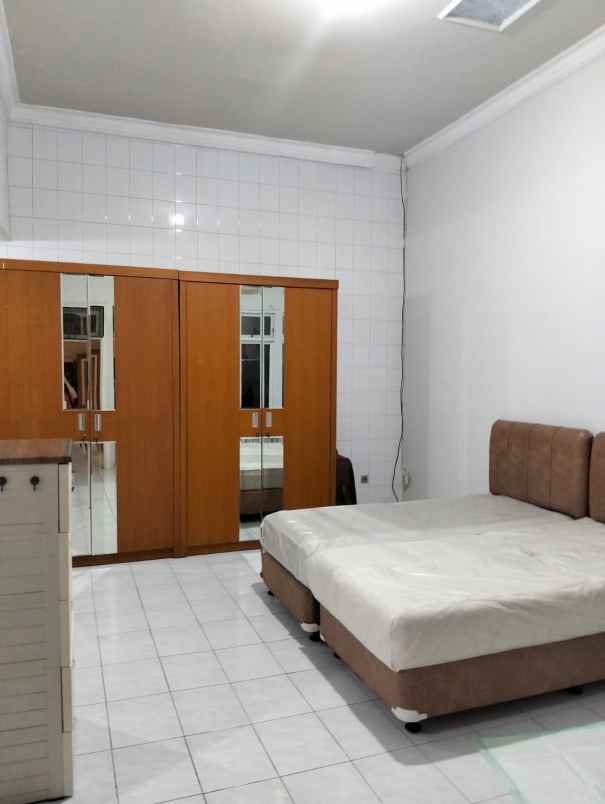 dijual rumah dharmahusada indah