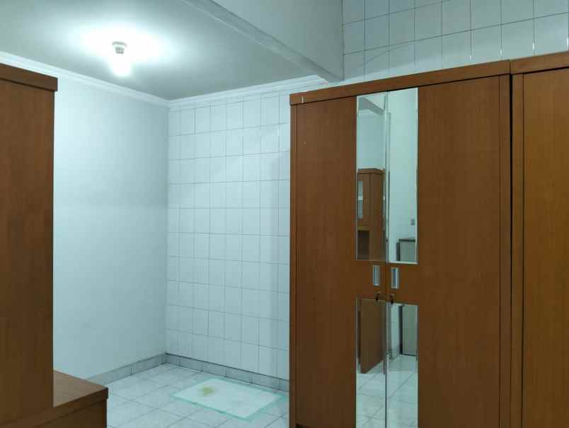 dijual rumah dharmahusada indah