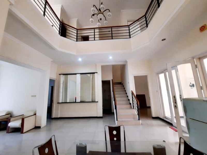 dijual rumah dharmahusada indah timur