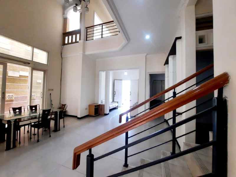 dijual rumah dharmahusada indah timur