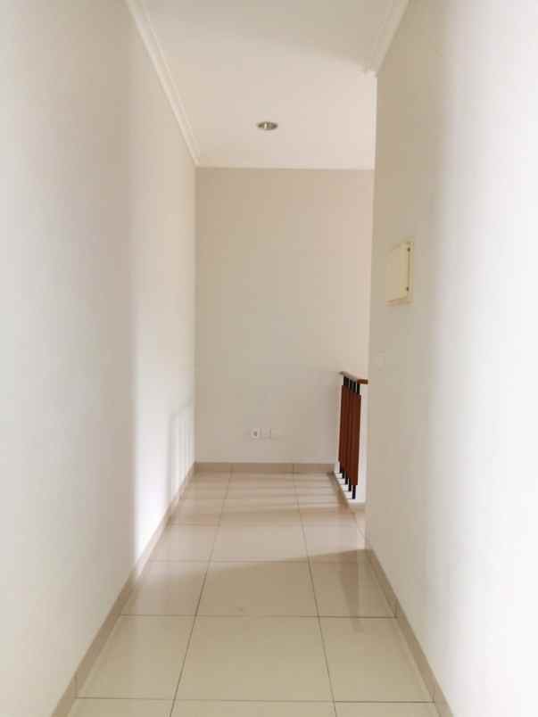 dijual rumah di cluster vernonia summarecon bekasi