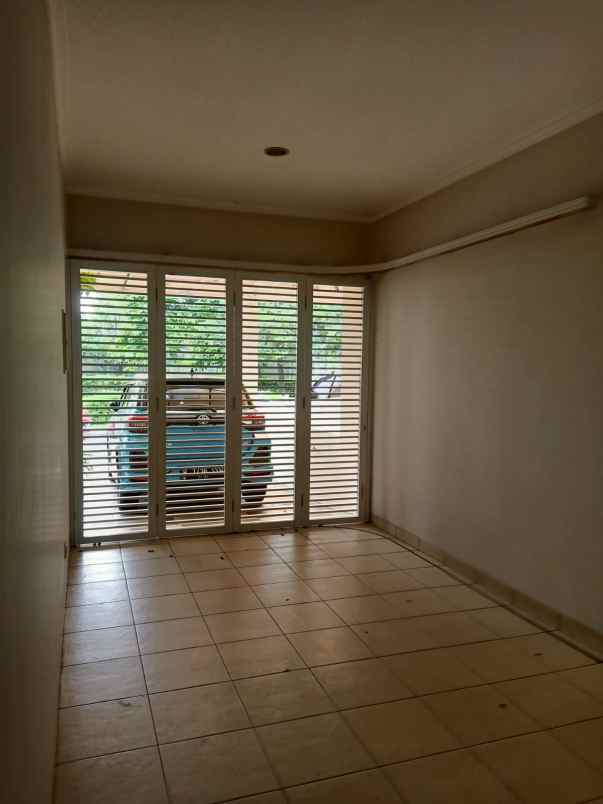 dijual rumah di cluster vernonia summarecon bekasi