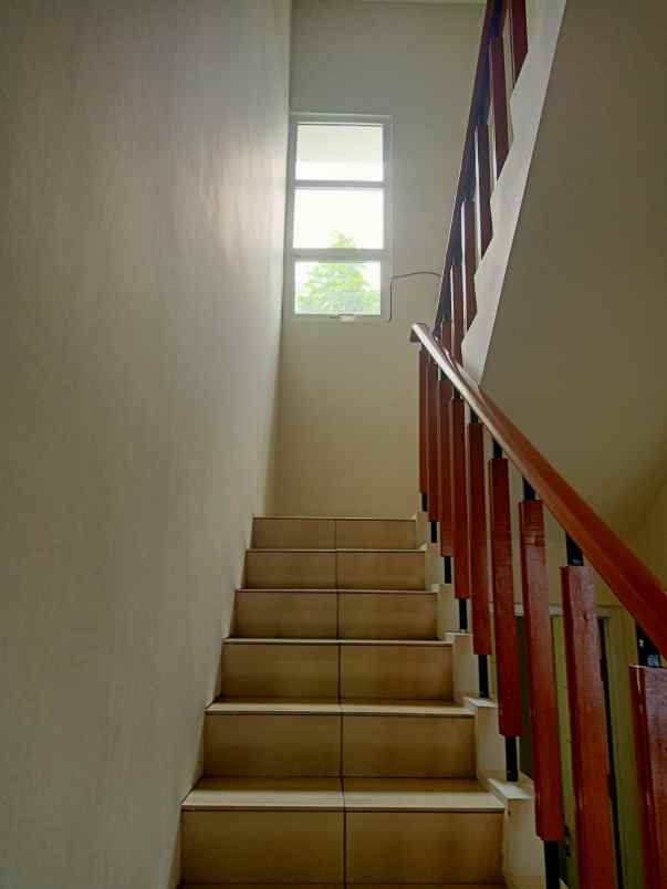 dijual rumah di cluster vernonia summarecon bekasi