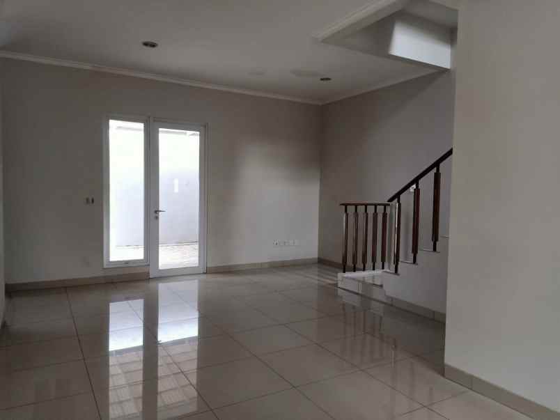 dijual rumah di cluster vernonia summarecon bekasi