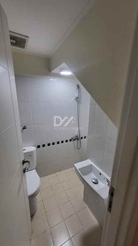 dijual rumah di gading serpong w