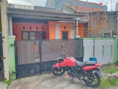 dijual rumah di kawasan perumahan griya mas karawang