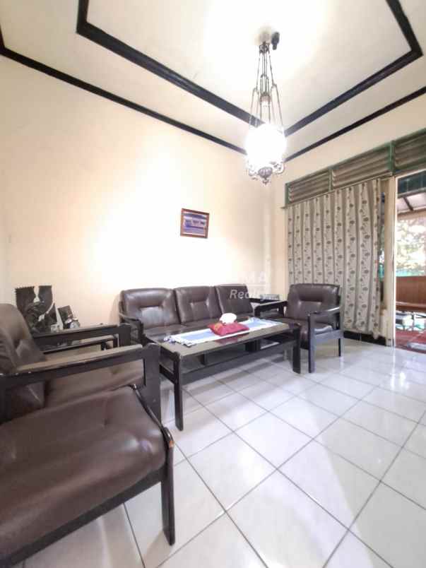 dijual rumah di kembang lio pancoran mas depok