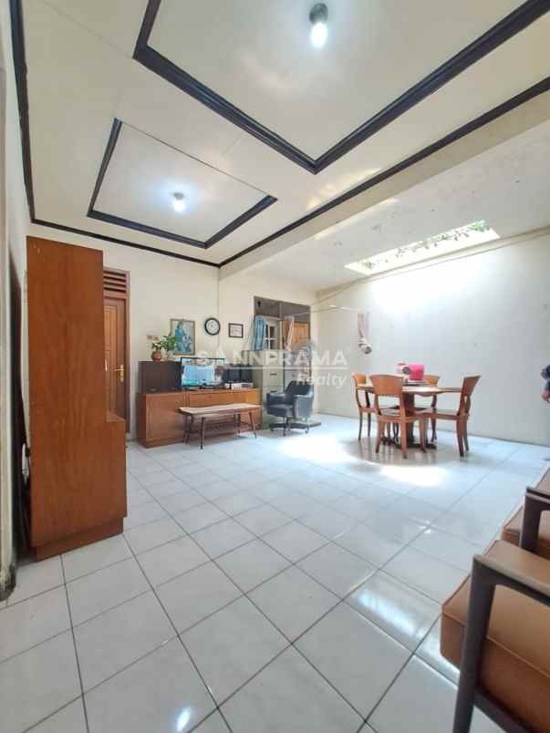 dijual rumah di kembang lio pancoran mas depok