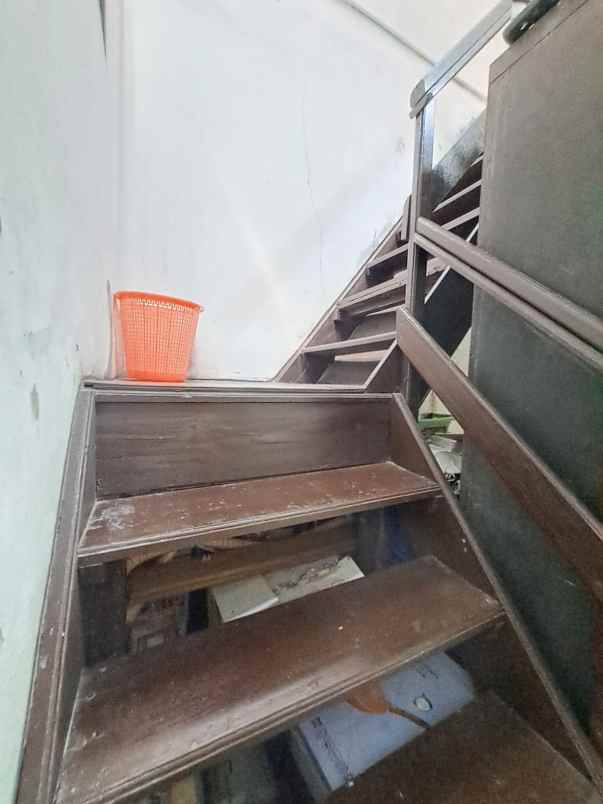 dijual rumah di kembang lio pancoran mas depok