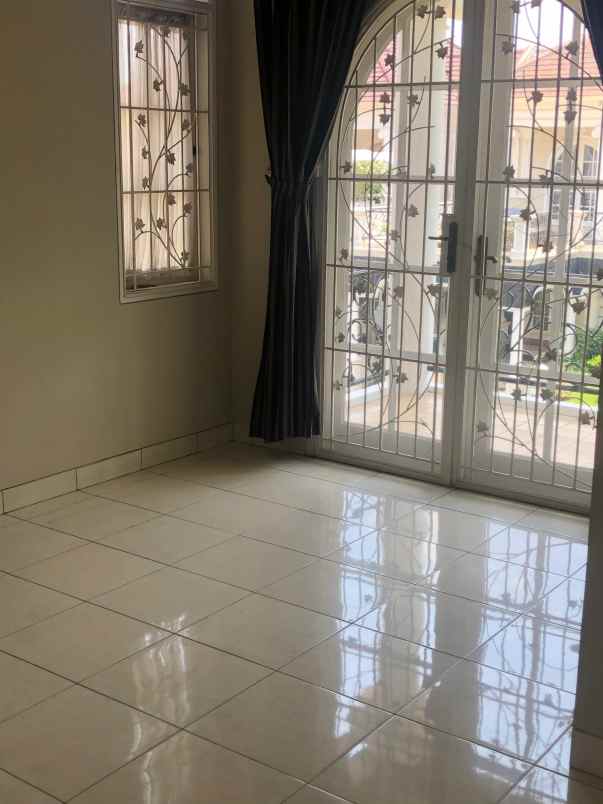 dijual rumah di legenda wisata cibubur