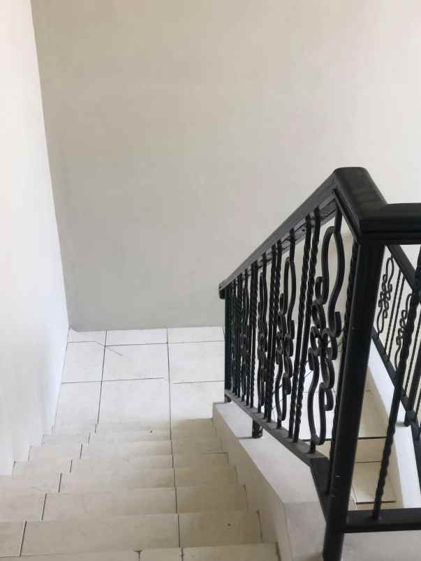 dijual rumah di legenda wisata cibubur