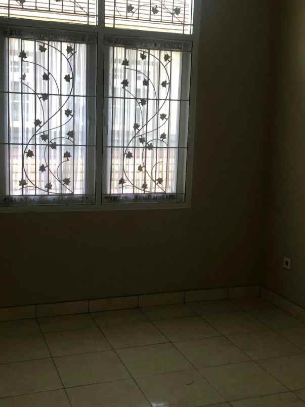 dijual rumah di legenda wisata cibubur