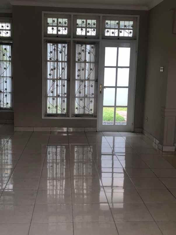 dijual rumah di legenda wisata cibubur
