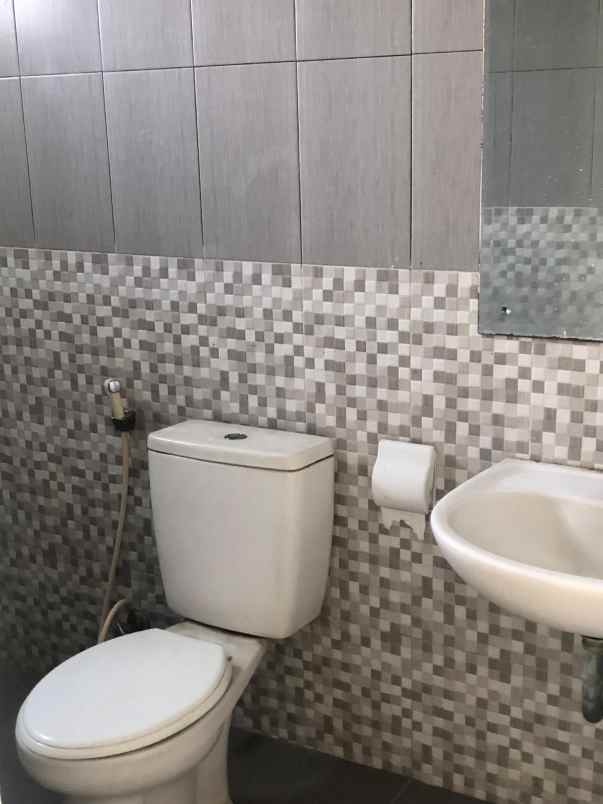 dijual rumah di legenda wisata cibubur