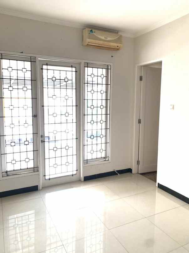 dijual rumah di legenda wisata cibubur